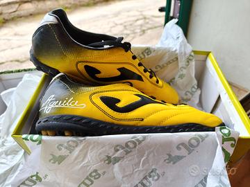 Scarpe da calcetto nuovissime.