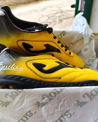 Scarpe da calcetto nuovissime.