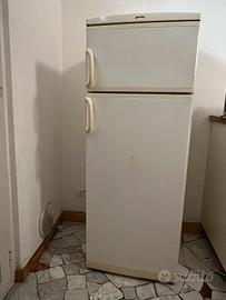 Frigorifero Smeg bianco a due porte con freezer