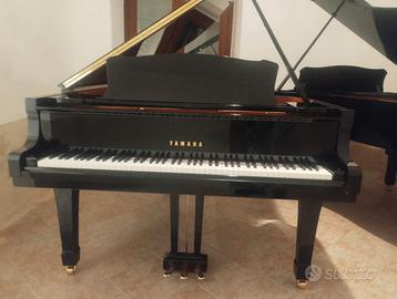 Pianoforte Yamaha C3 seminuovo con trasporto