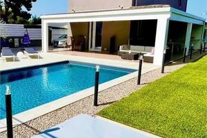 ALTAVILLA MILICIA: VILLA CON PISCINA