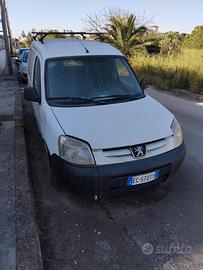 Peugeot Ranch metano e Renault SW diesel 