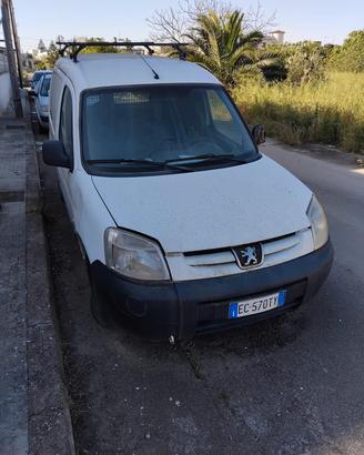 Peugeot Ranch metano e Renault SW diesel 