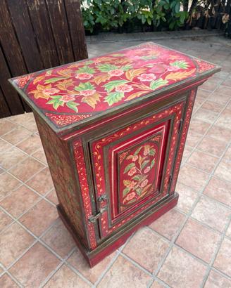 Bellisimo comodino di antiquariato .
