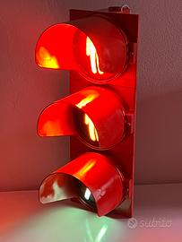 Semaforo pedonale vintage rosso a LED Modernariato