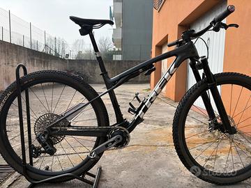 Trek supercaliber 9.8 SLR flyght attendant