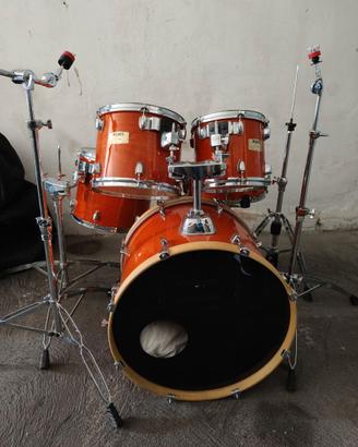 Batteria Mapex Serie M con meccaniche e custodie