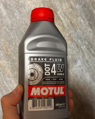 NUOVO. Olio freni MOTUL DOT 4. 500ml