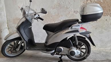 piaggio liberty 125 con bauletto e visiera  km465 