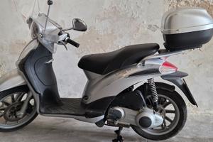 piaggio liberty 125 con bauletto e visiera  km465 