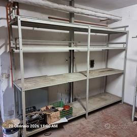 Scaffalatura metallica con 4 ripiani