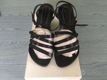 Sandali neri in pelle