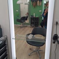 Lavatesta  elettrico e specchi per  parrucchiere