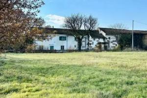 Cascinale con terreno