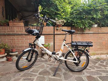 Bici elettrica pieghevole leggera