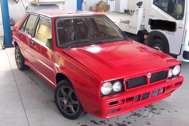 Lancia Delta Integrale 16 V con roll-bar