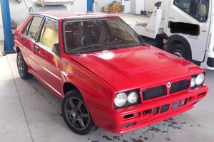 Lancia Delta Integrale 16 V con roll-bar