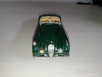 Jaguar XK 120 1/24 Burago Bburago Auto giocata