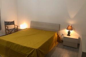 Zona Policlinico stanza matrimoniale arredata