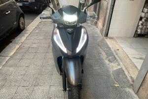 Sh 300i sport grigio finanza