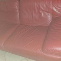 divano in pelle rosso