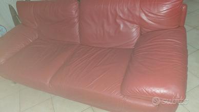 divano in pelle rosso