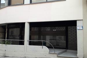 Via P. Paoli 12/A . Locale commerciale