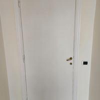 PORTE INTERNE BIANCHE IN LEGNO CON MANIGLIE