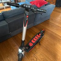 Monopattino elettrico aprilia ESR1