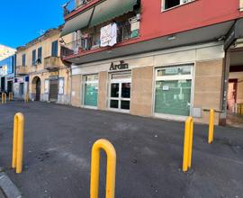 Locale commerciale 100 mq con tre vetrine fronte s