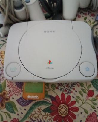 PlayStation one usato  con giochi e due joystick 