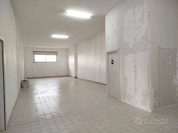 Magazzino uso COMMERCIALE C1/ UFFICIO A10
