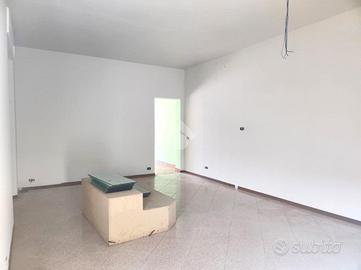 NEGOZIO A LESIGNANO DE' BAGNI