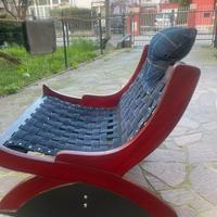 Poltrona in letgno e jeans vintage