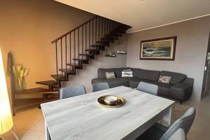 Appartamento di 206 m² con 5 locali e box auto a R