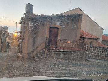 Casa su due pani da ristrutturare