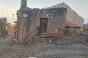 Casa su due pani da ristrutturare