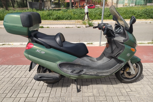 Piaggio x 9