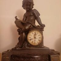 Orologio ottocentesco con puttino in antimonio