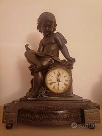 Orologio ottocentesco con puttino in antimonio