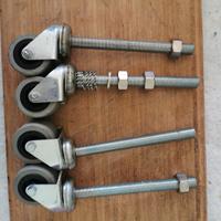 4 ruote girevoli con lunga vite. Per porte 