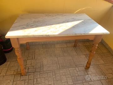 Tavolo in marmo di carrara