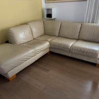 Divano pelle beige 3 posto con penisola