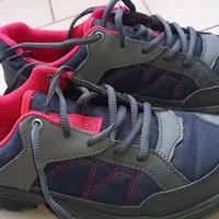 Scarponi da montagna trekking.