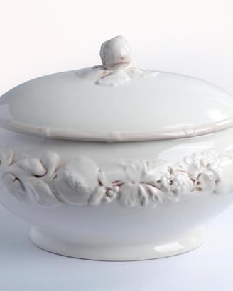 zuppiera in ceramica bianca con coperchio