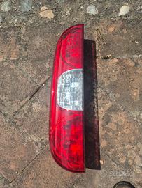 guscio luci posteriori Fiat Doblo 2005 