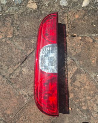 guscio luci posteriori Fiat Doblo 2005 