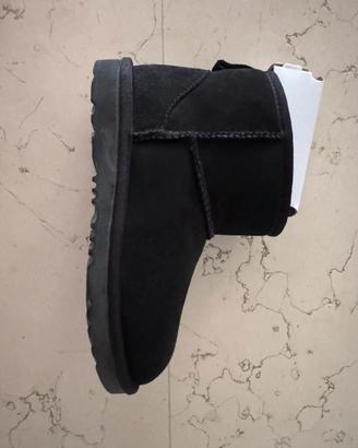 UGG NERI