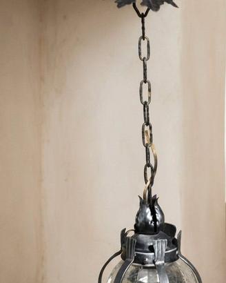 Lampadario vintage in ferro battuto