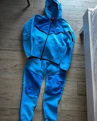 Nike Tech celeste – Taglia M